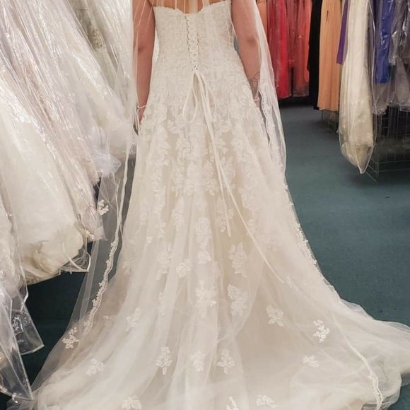 Brand new never used. VEIL NOT INCLUDED.